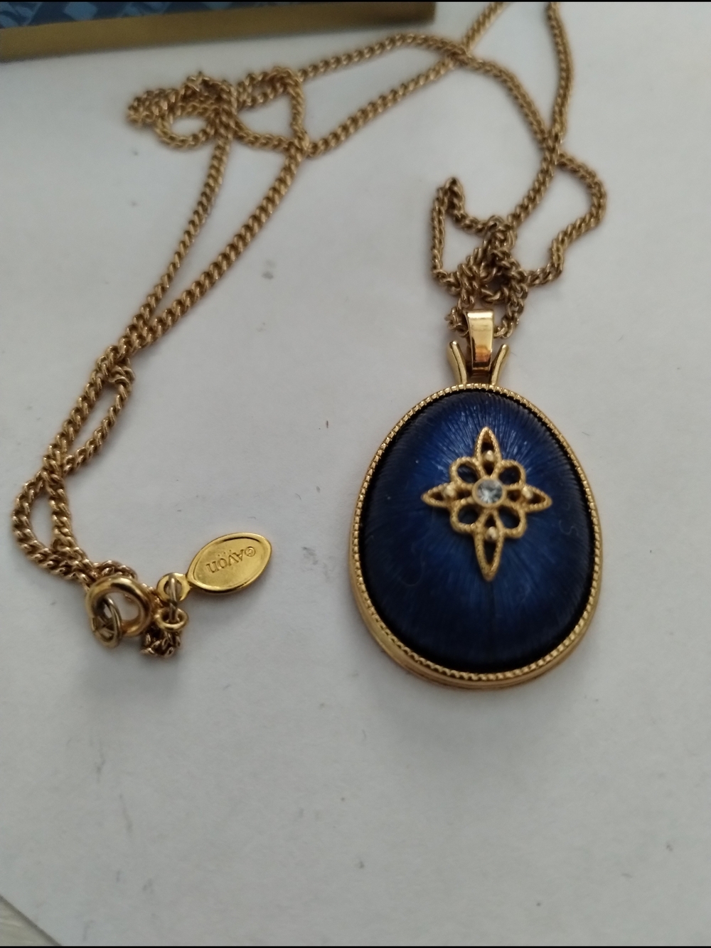 Avon Gold-Tone Necklace with Deep Blue Oval Pendant - Picture 2 of 3